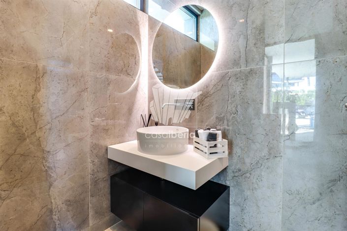 Image No.18-4 Bed House for sale