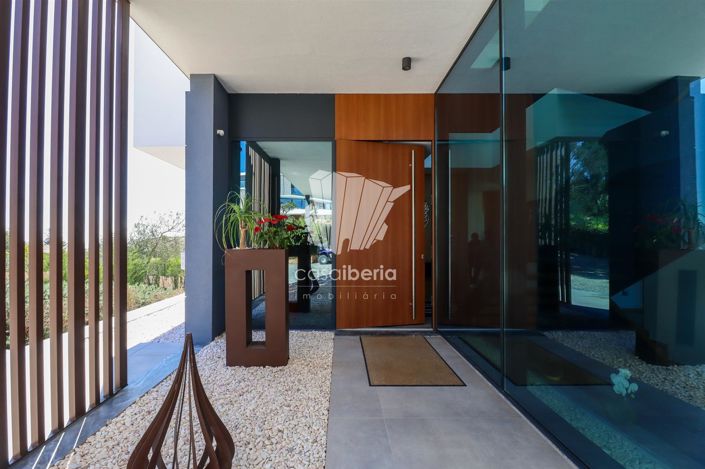 Image No.9-4 Bed House for sale