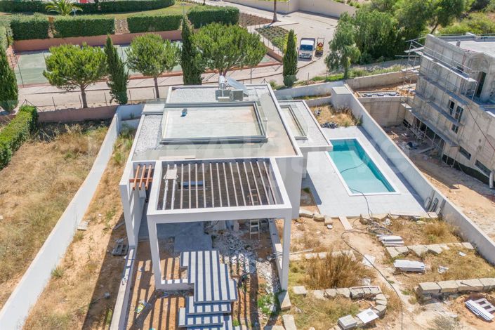 Image No.10-4 Bed House for sale