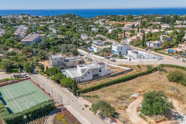 Image No.2-4 Bed House for sale