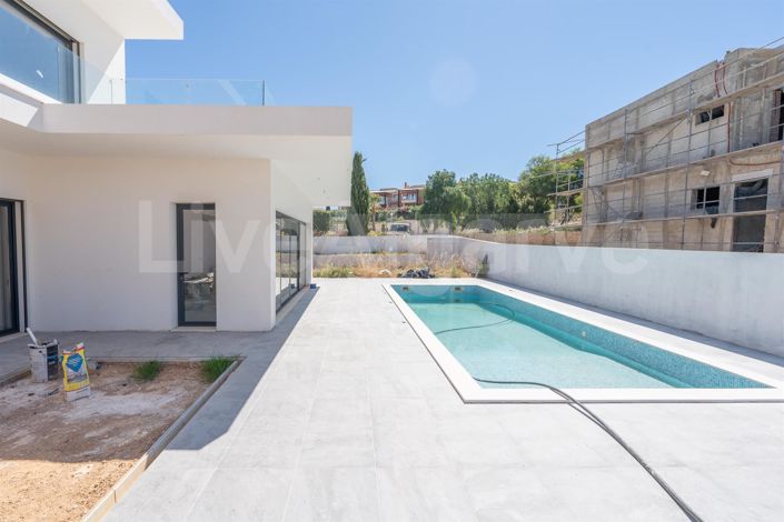 Image No.6-4 Bed House for sale