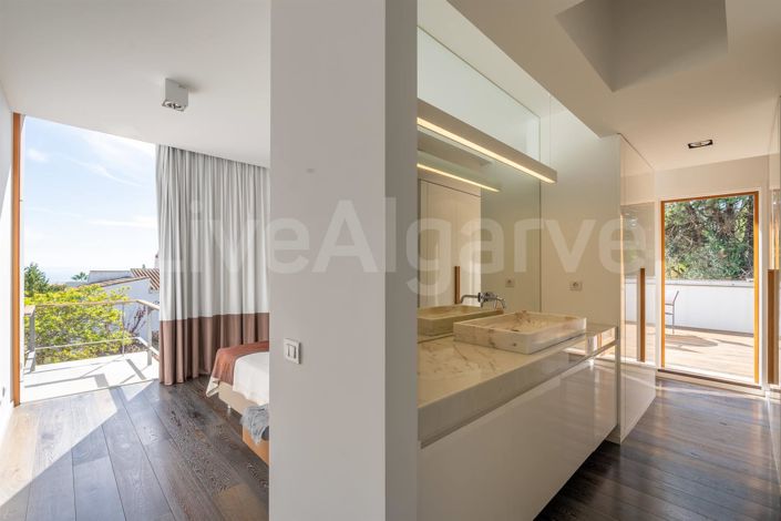 Image No.14-4 Bed House for sale