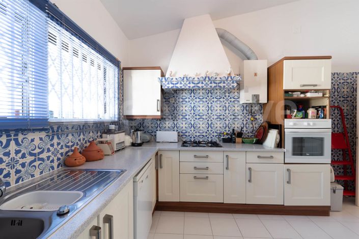 Image No.27-4 Bed House for sale