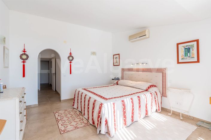 Image No.30-4 Bed House for sale