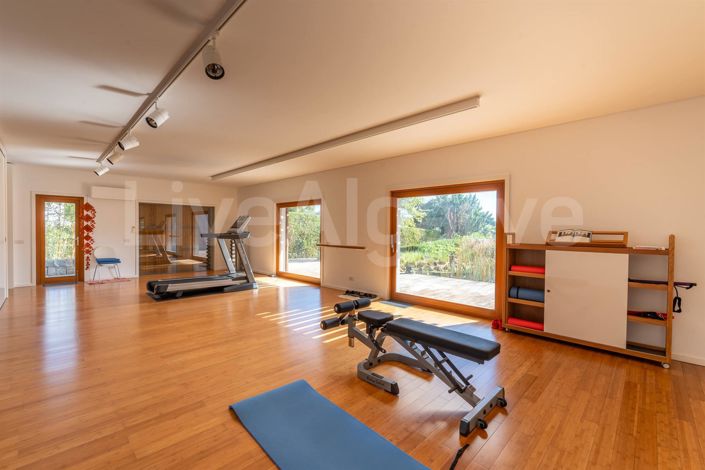 Image No.8-4 Bed House for sale