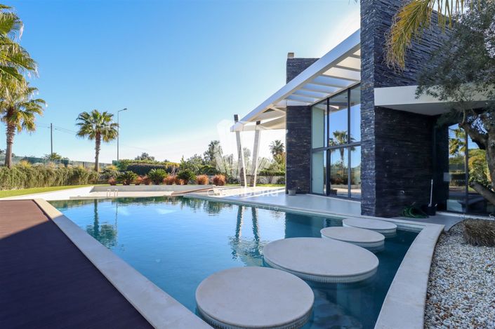 Image No.10-3 Bed House for sale