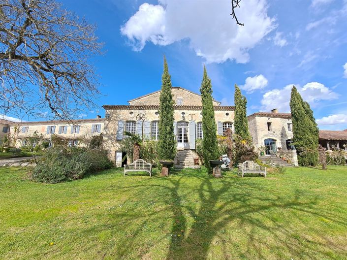 Image No.1-7 Bed Property for sale