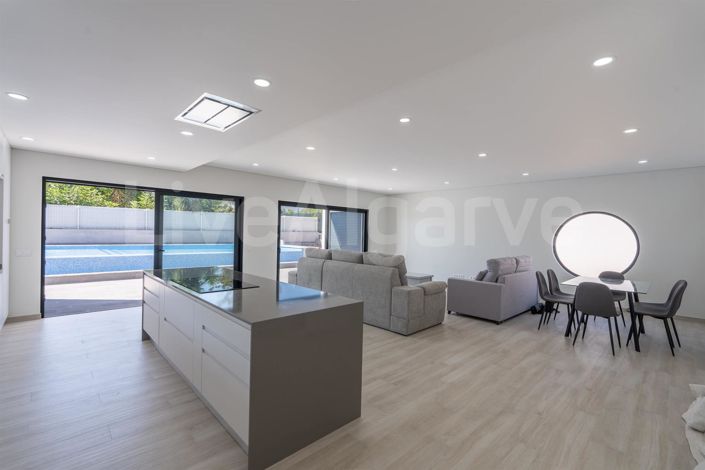 Image No.12-3 Bed House for sale