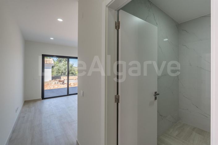 Image No.19-3 Bed House for sale