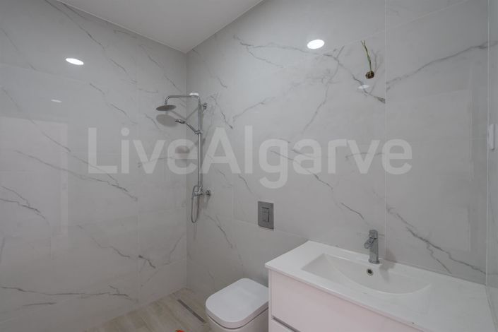 Image No.21-3 Bed House for sale