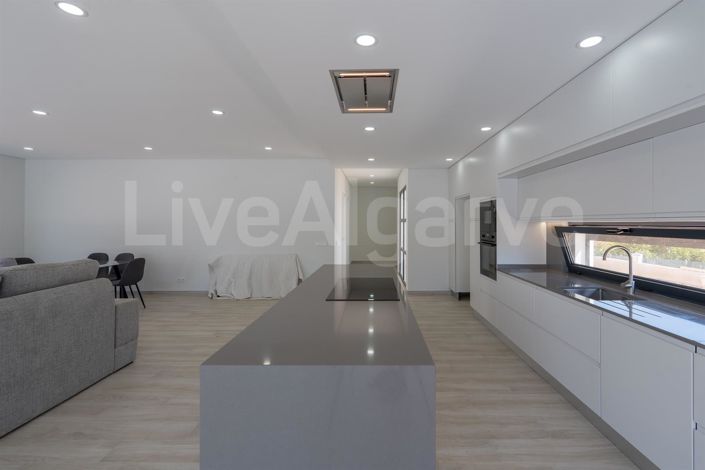 Image No.7-3 Bed House for sale