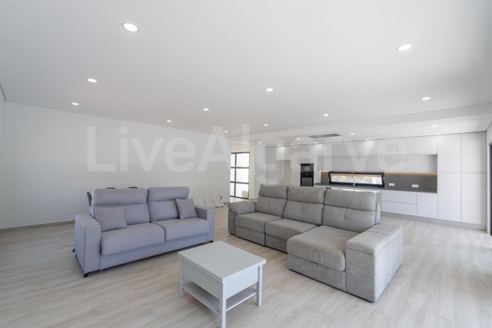 Image No.9-3 Bed House for sale