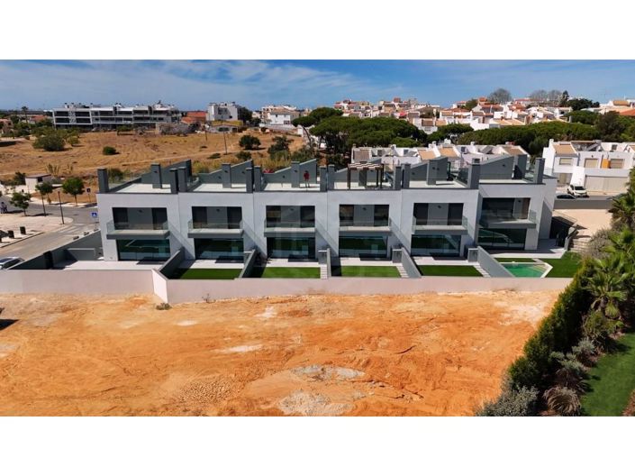 Image No.11-4 Bed House for sale