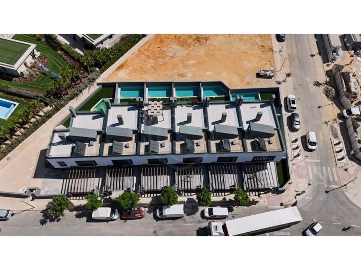 Image No.2-4 Bed House for sale