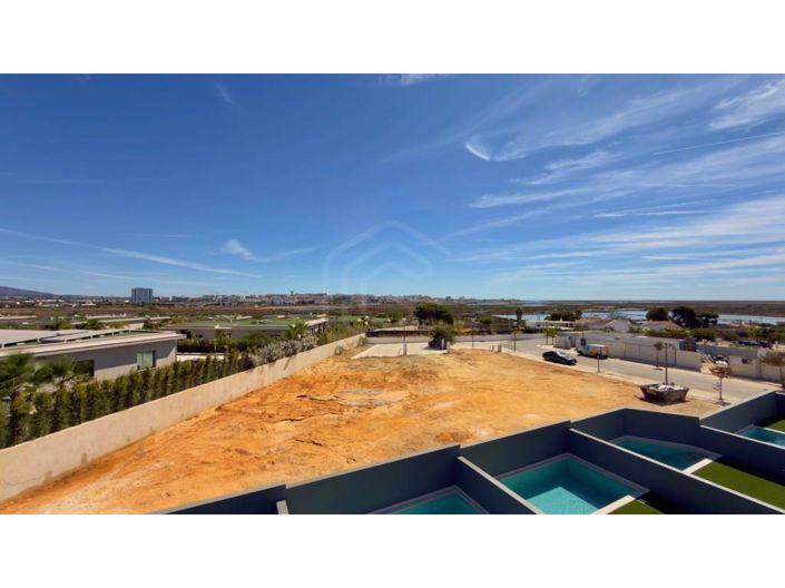 Image No.4-4 Bed House for sale