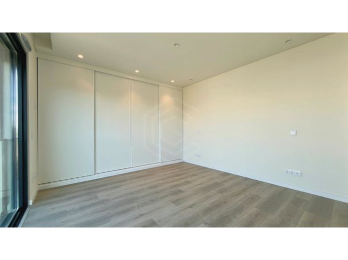 Image No.21-4 Bed House for sale