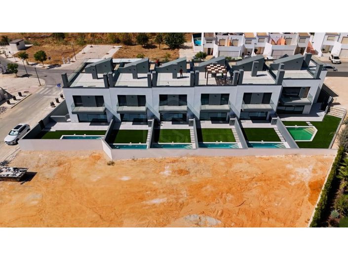 Image No.3-4 Bed House for sale