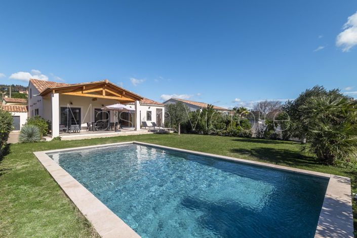 Image No.1-4 Bed House for sale
