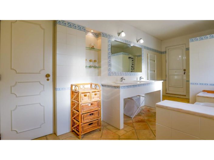 Image No.28-2 Bed House for sale