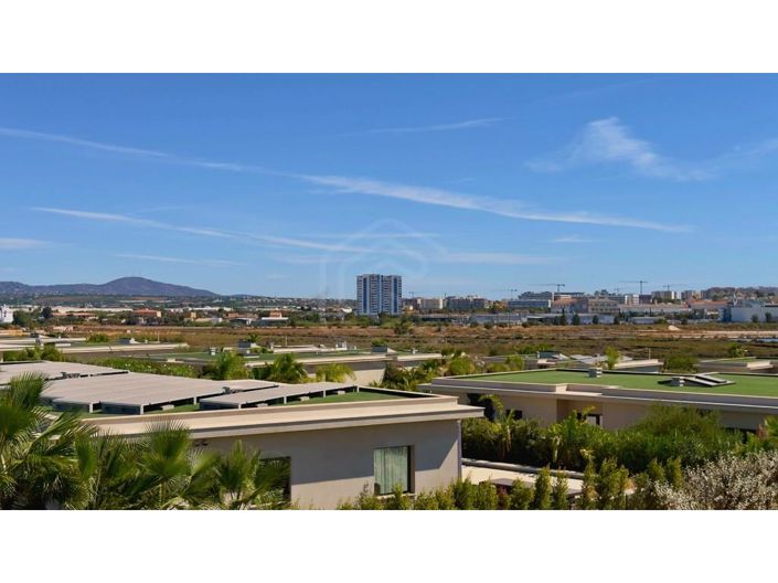 Image No.17-4 Bed House for sale