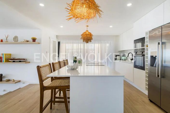 Image No.18-5 Bed House for sale