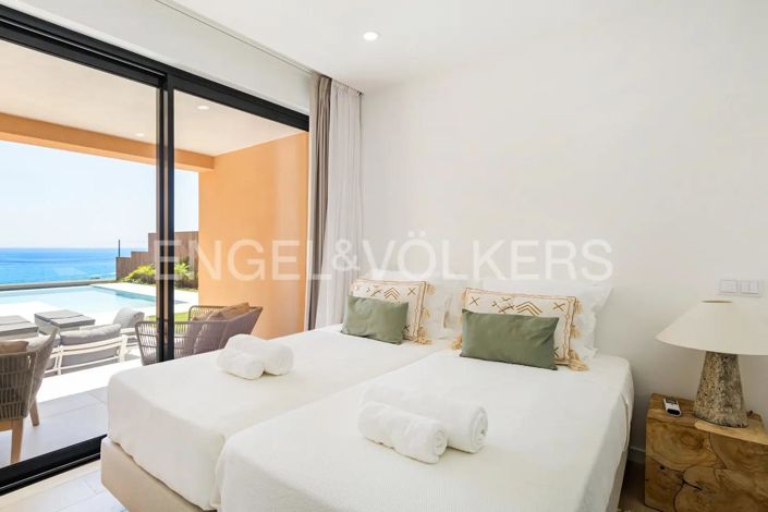 Image No.25-5 Bed House for sale