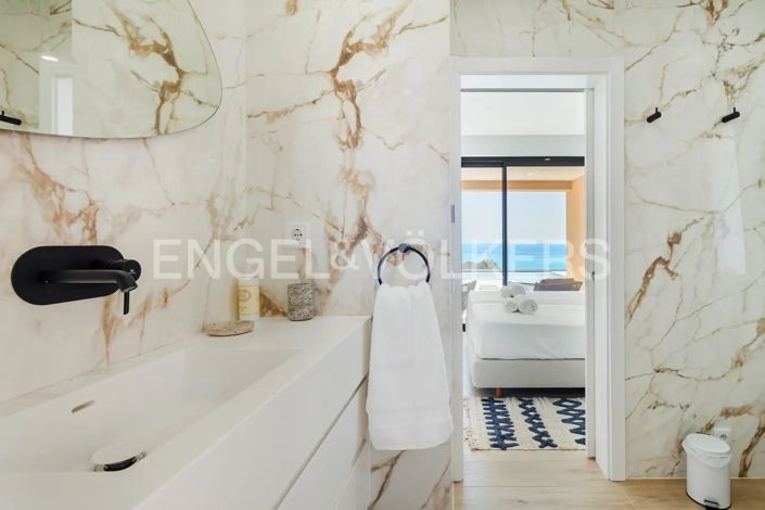 Image No.28-5 Bed House for sale