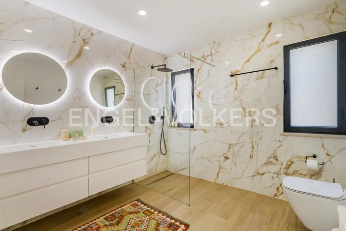 Image No.31-5 Bed House for sale