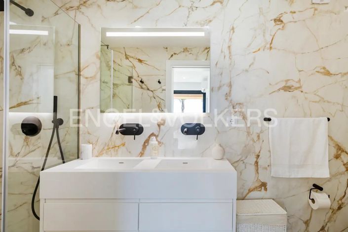 Image No.34-5 Bed House for sale