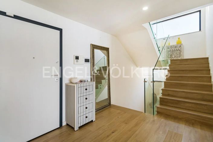 Image No.35-5 Bed House for sale