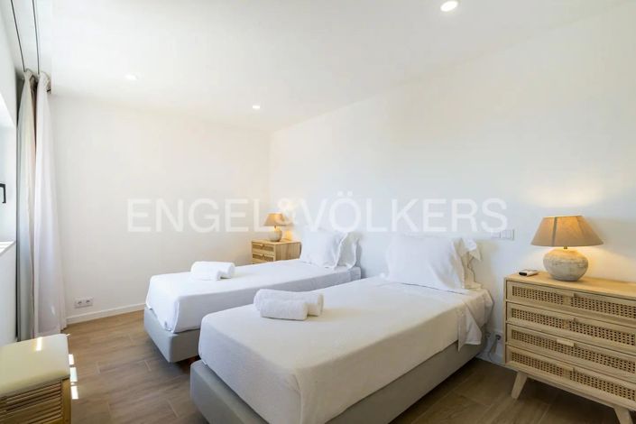 Image No.43-5 Bed House for sale