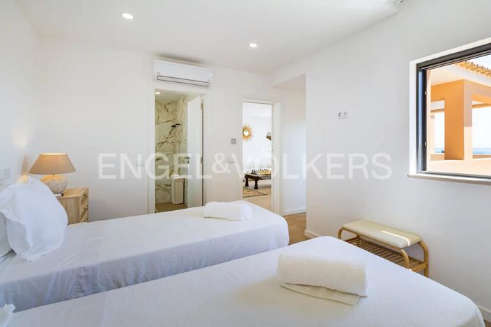 Image No.44-5 Bed House for sale