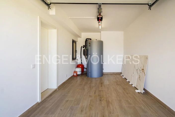 Image No.52-5 Bed House for sale