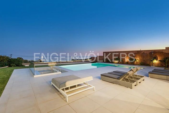 Image No.57-5 Bed House for sale