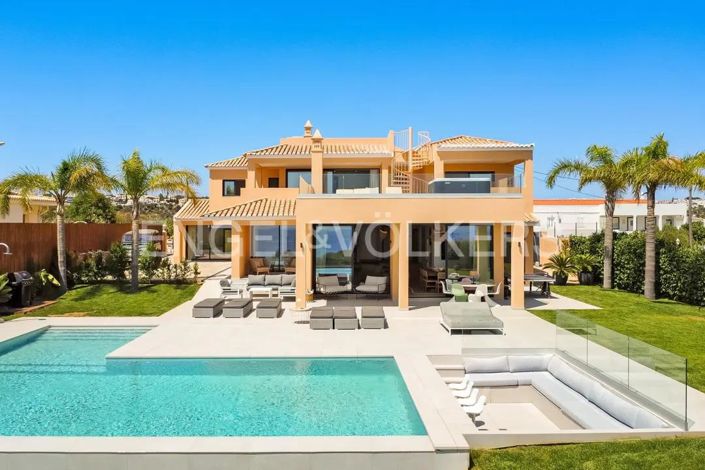 Image No.8-5 Bed House for sale