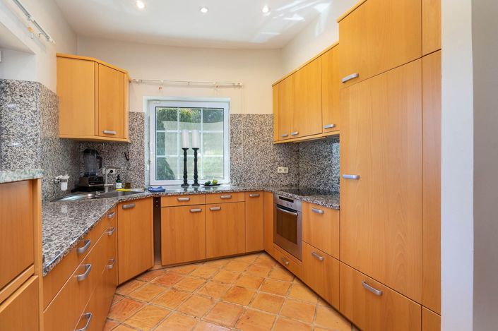 Image No.10-3 Bed House for sale