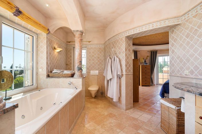 Image No.17-3 Bed House for sale