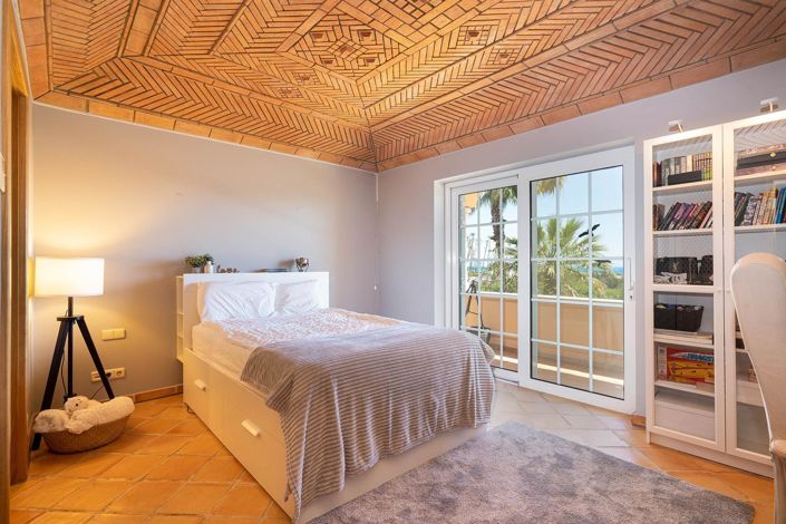 Image No.19-3 Bed House for sale