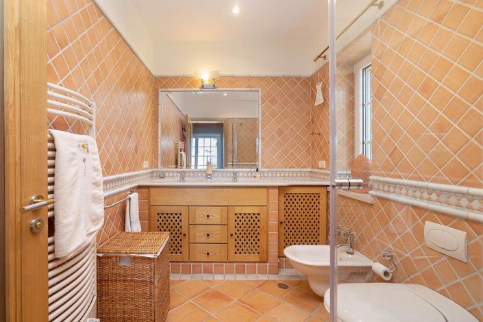 Image No.21-3 Bed House for sale