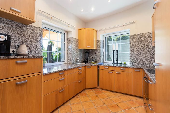 Image No.9-3 Bed House for sale