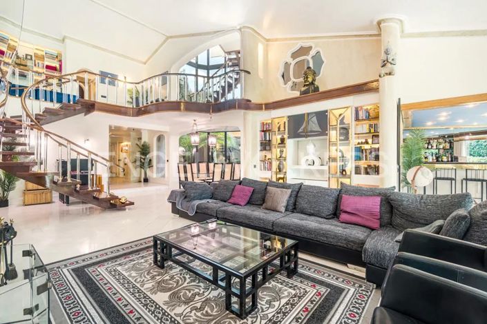 Image No.1-7 Bed House for sale