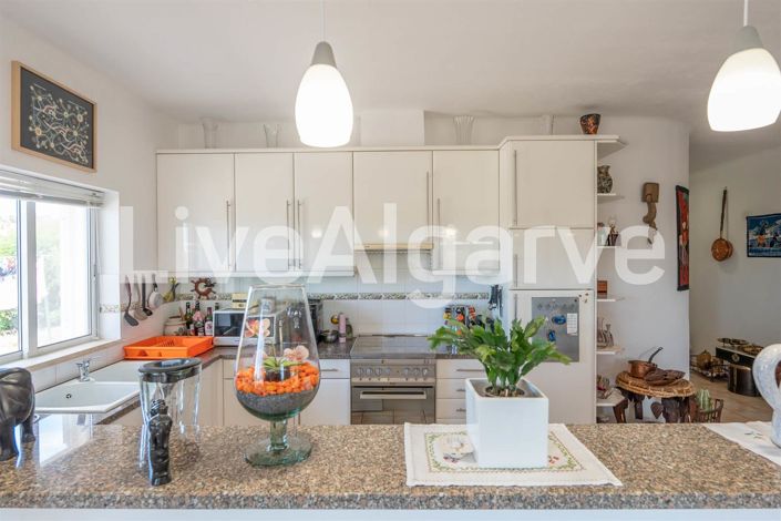 Image No.18-4 Bed House for sale