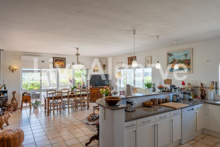 Image No.19-4 Bed House for sale