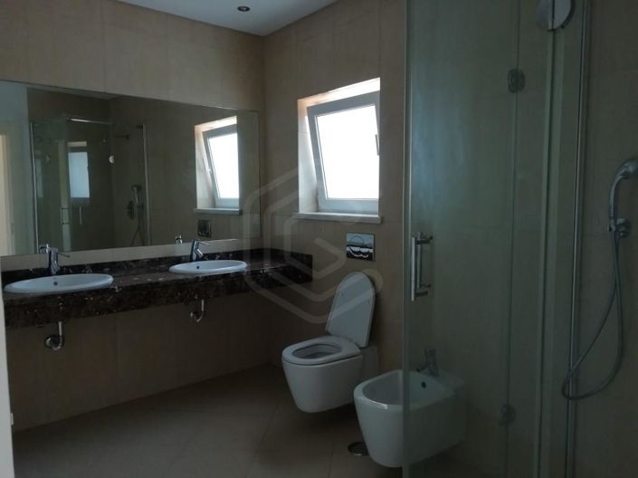 Image No.17-4 Bed House for sale