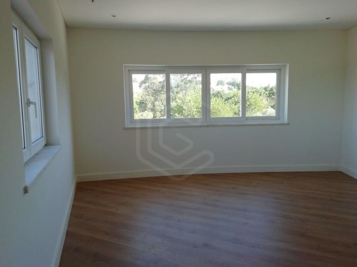 Image No.20-4 Bed House for sale