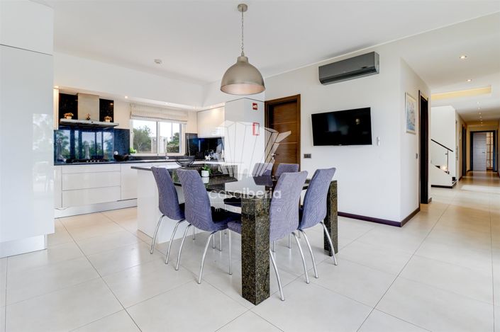 Image No.12-5 Bed House for sale