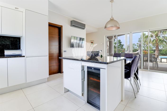 Image No.15-5 Bed House for sale