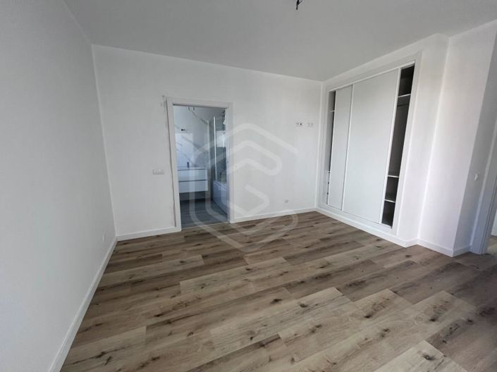 Image No.10-4 Bed House for sale