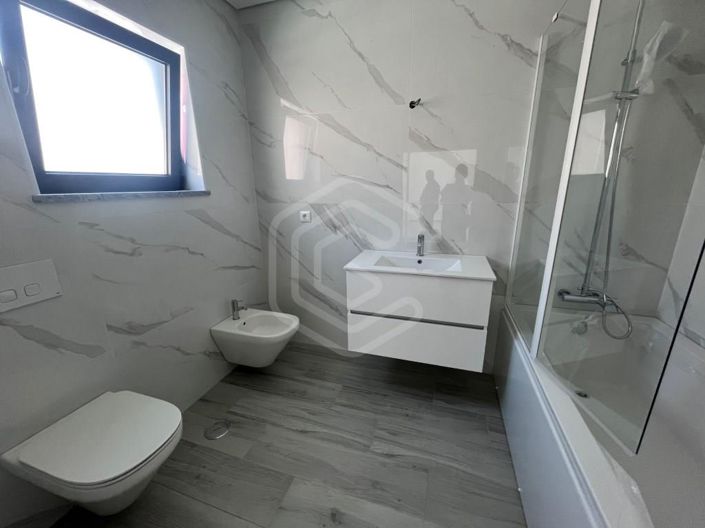 Image No.11-4 Bed House for sale