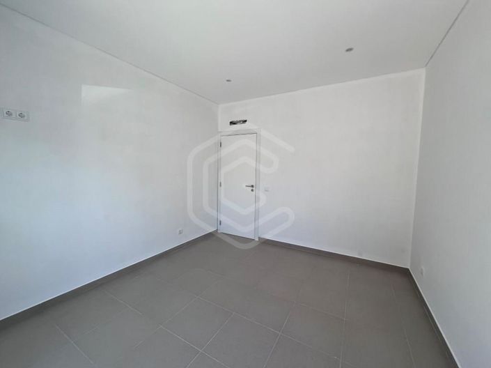 Image No.12-4 Bed House for sale